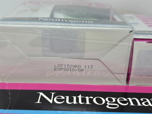 Neutrogena Wave Power-Cleanser+Deep Clean Foaming Pads+Gentle Exfoliating Pads - Picture 7 of 8