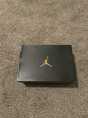 Size 9 - Jordan 1 Mid Chicago Black Toe 2020 - Picture 2 of 5
