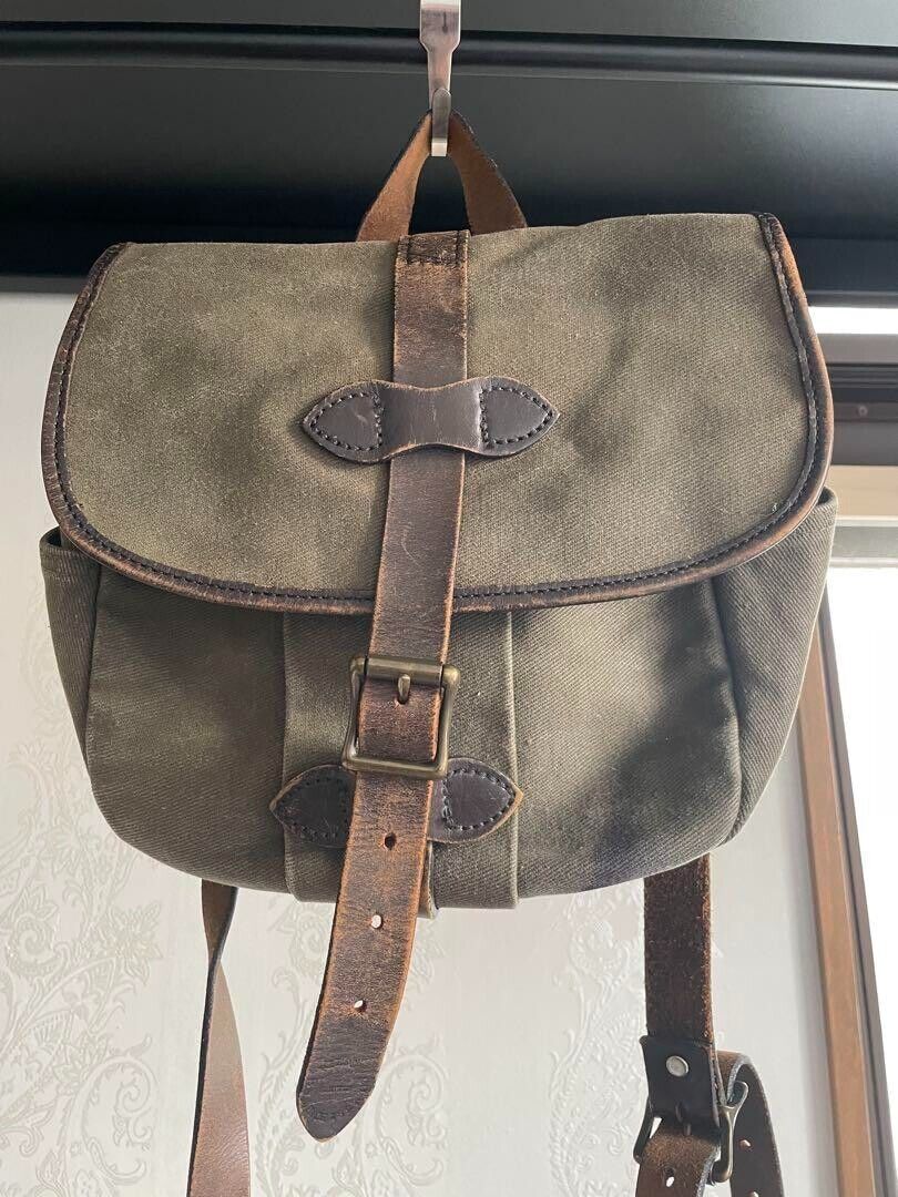 Filson Rugged Small Field Bag Otter Green w/ Shoulder Strap Filson Rugged Small Field Bag Otter Green w/ Shoulder Strap