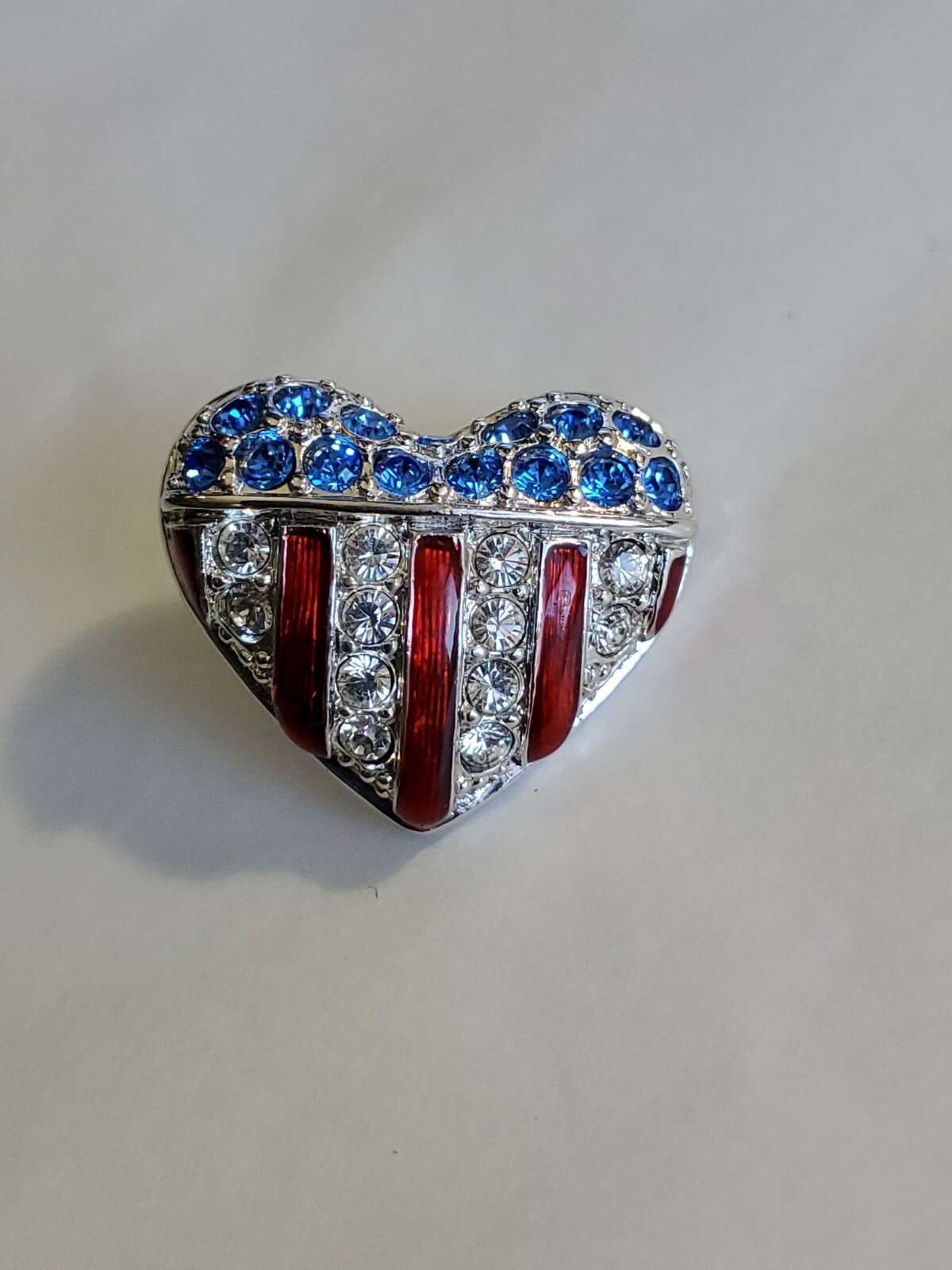 The Brave Heart Lape Pin Swarovski Crystal US Flag 9 11 Remembrance Swan Logo *