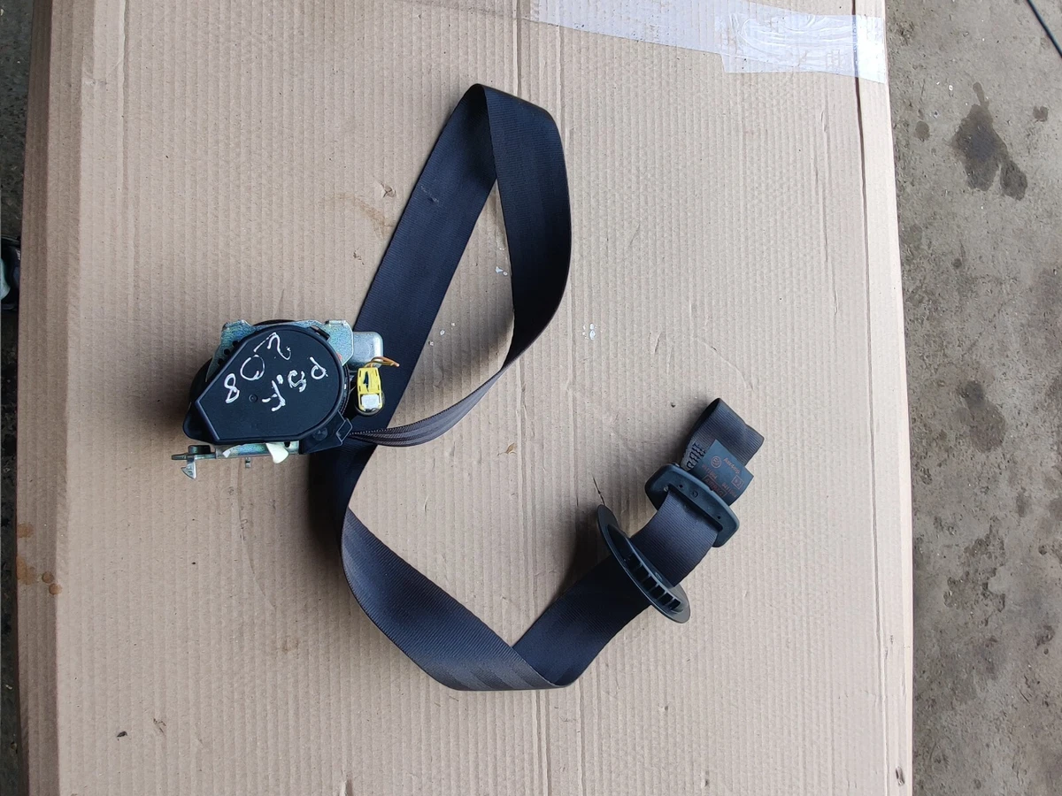 Peugeot 208 seat clearance belt
