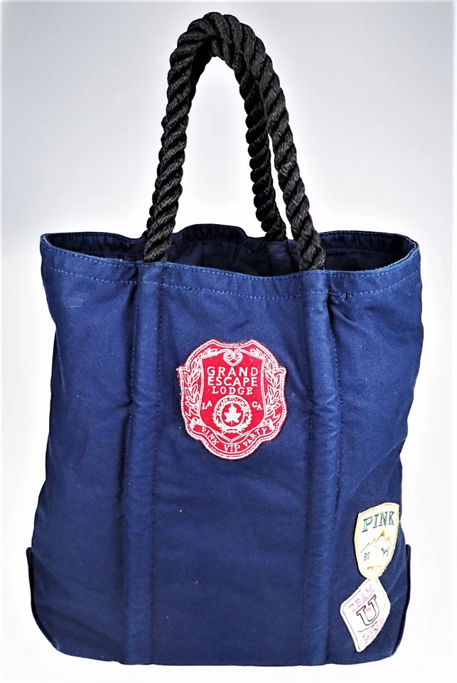 Bolso de hombro rosa Victoria’s Secret azul de lona parches Grand Escape Lodge Foto 2 de 4