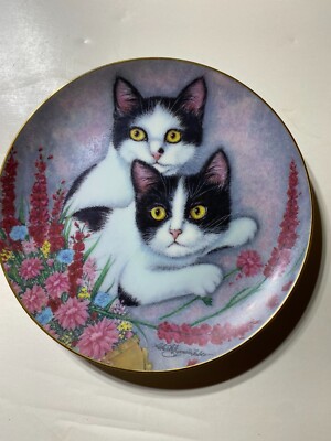 The Danbury Mint Robert Guzman-Forbes ''Bonnie & Betsy'' Limited Edition Cat Plate