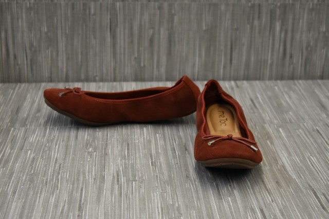 me too red flats