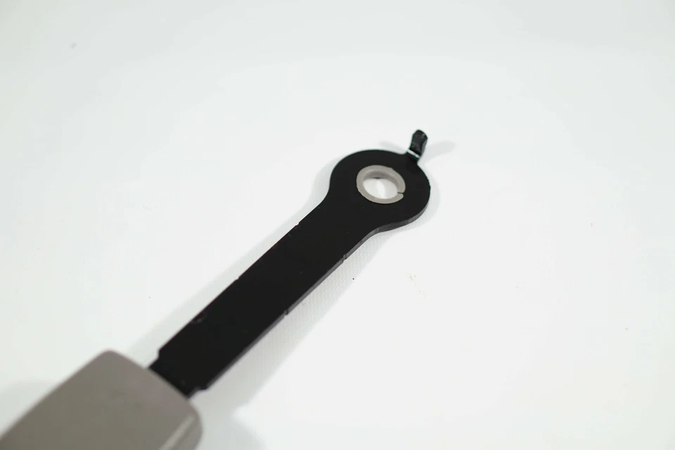 ✅ Cadillac Escalade EXT Avalanche 2003-2006 cinturón de seguridad hebilla trasero derecho OEM Foto 3 de 3