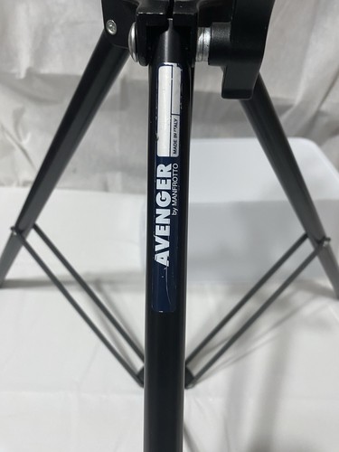 Manfrotto Avenger tripod Extends Up To 72 inches Folds To 28” headless - Picture 2 of 3