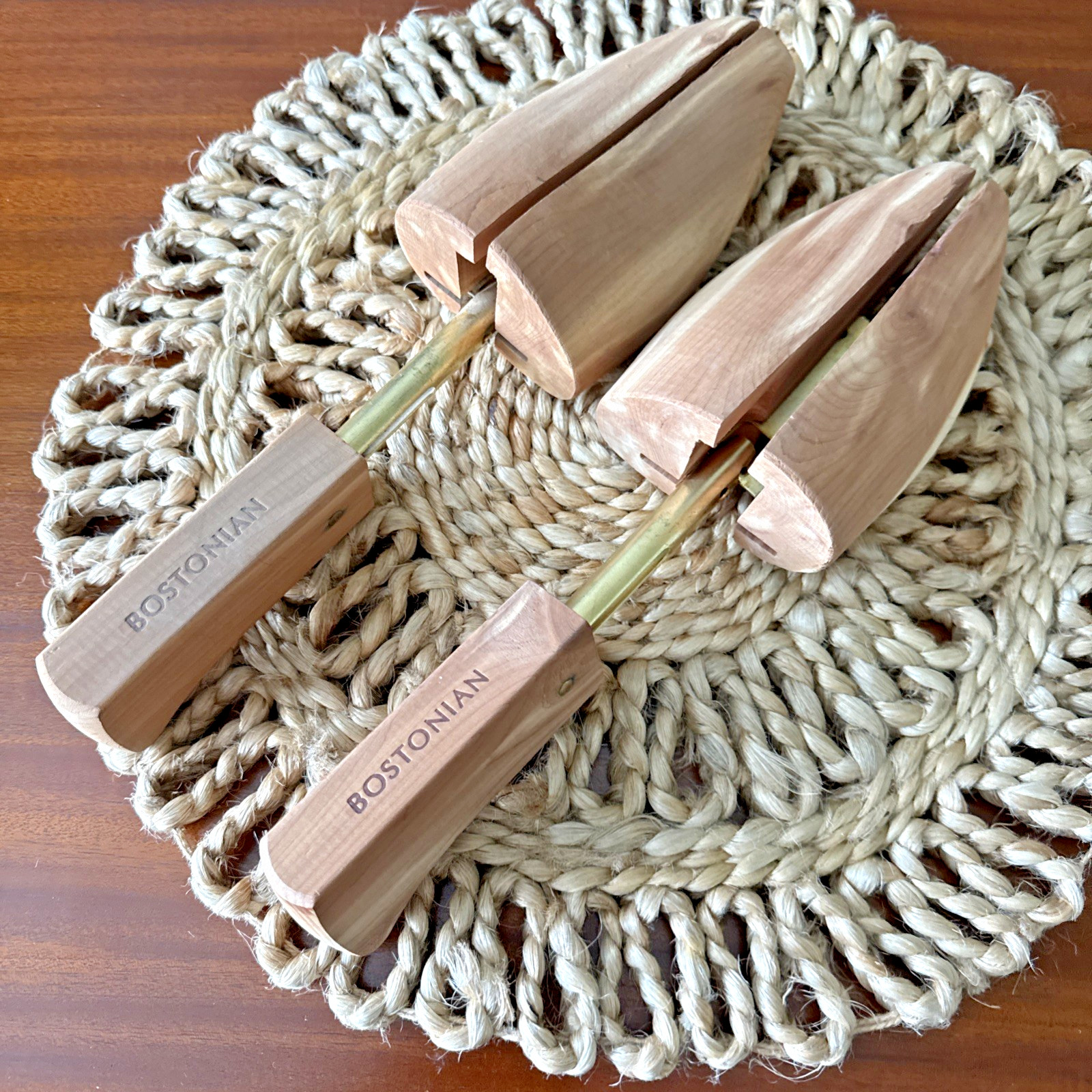 Bostonian Men's Shoe Tree Adjustable Shaper Insert Pair Size Large Cedar Wood