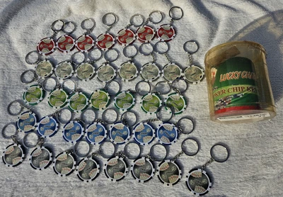 37 x Lucky Charm Poker Chip Keychains +Original Verpackung 37 Schlüsselanhänger - Bild 1 von 4
