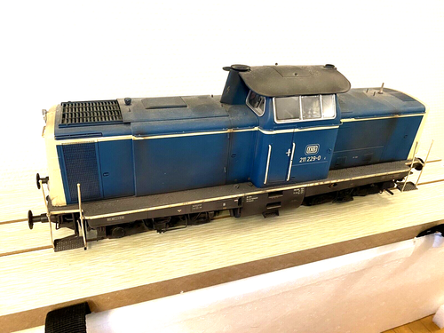 KM1 Spur 1 Diesellok V100 Artikelnummer 101010 BR211 229-0 gealtert wie neu OVP - Bild 2 von 5