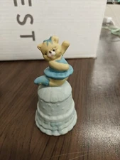 B4- VINTAGE Bell Chime Souvenir Mancave Decoration Girls Dancing Bear Teddy