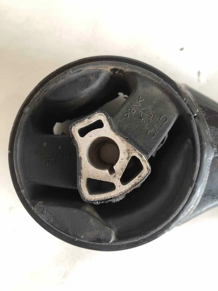 Chevrolet Cruze 2013 montaje de transmisión trasera 1,4 L 13377274 OEM Foto 2 de 4