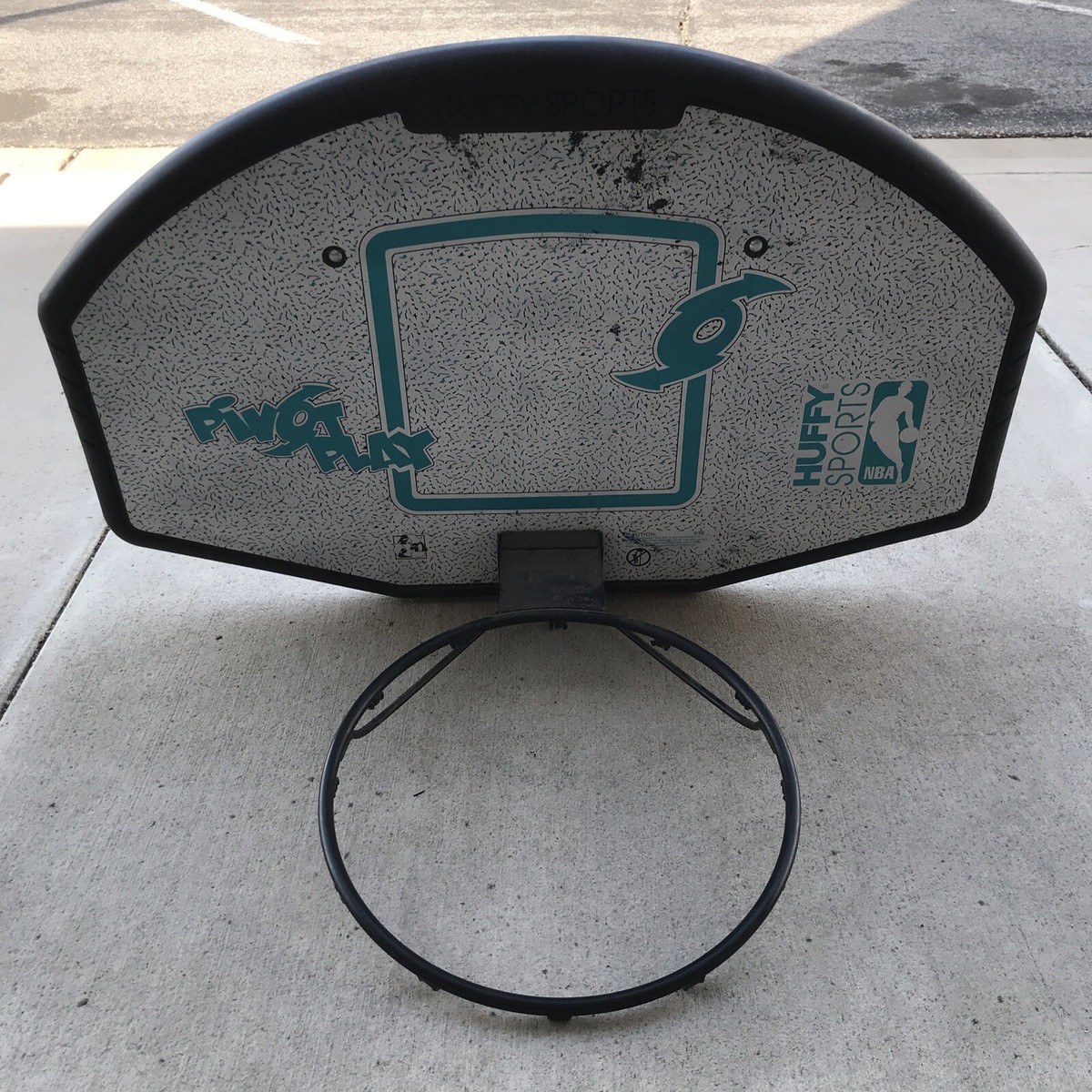 Vintage HUFFY Sports POLYCARBONATE PORTABLE BASKETBALL HOOP RIM Vintage HUFFY Sports POLYCARBONATE PORTABLE BASKETBALL HOOP RIM