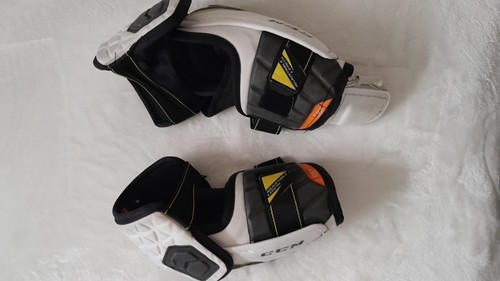 Toronto Maple Leafs Auston Matthews Game Worn Shoulder and Elbow pads - Picture 5 of 10