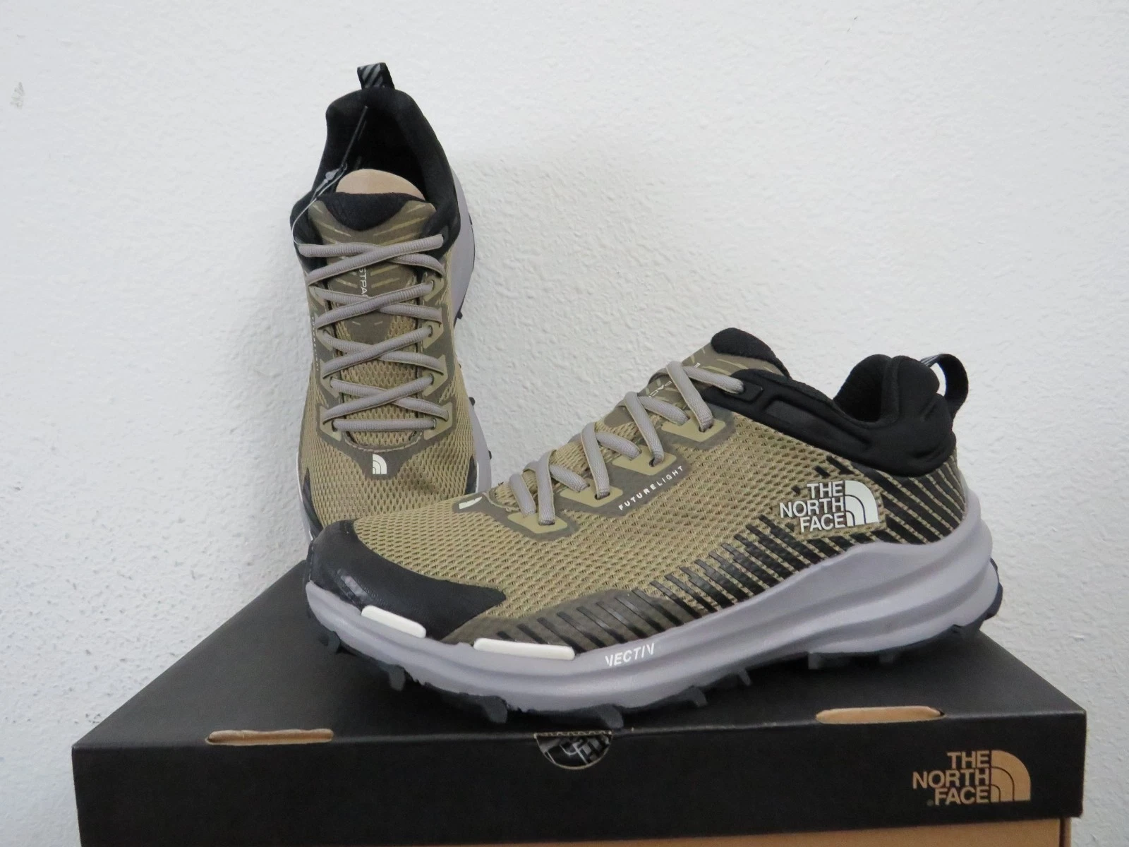 NWT Womens The North Face Vectiv Fastpack Mid Futurelight Shoes - Kelp Tan