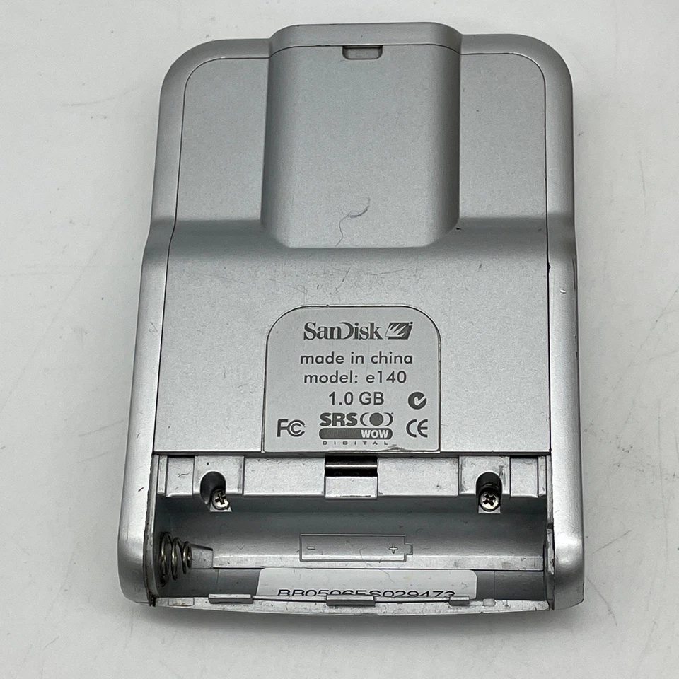Sandisk Sansa E140 1gb Silver Digital Audio Player MP3 - Tested Working - Image 3 of 4