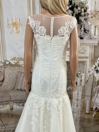 Abito da sposa in pizzo Sweetheart Fit and Flare taglia 6 - Foto 3 di 5