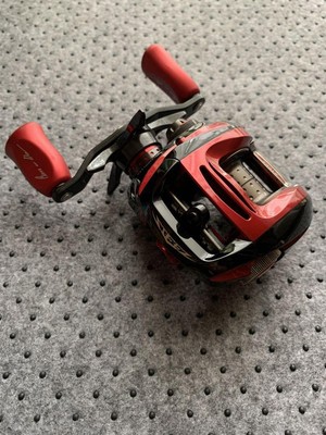 Daiwa STEEZ LTD SV103H-TN (Toshi Namiki version) (right) Best Reel 