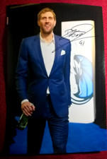 Original-Autogramm von Dirk Nowitzki, Farbfoto, gro&szlig; 29,8 x 21 cm