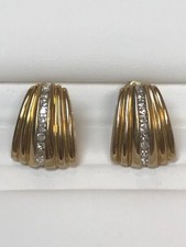 10 Kt Yellow Gold Earing With Diamond