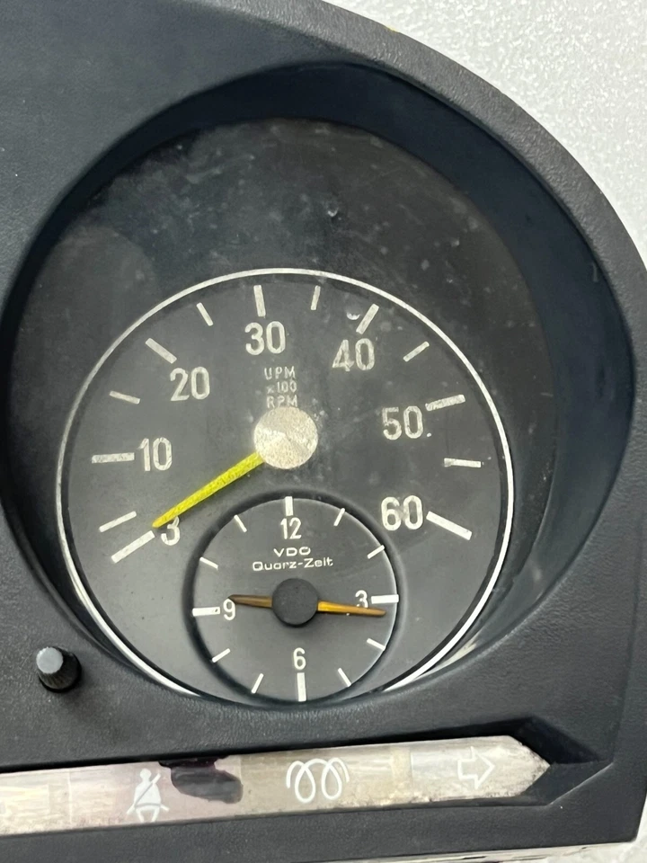 Mercedes-Benz 300SD 1980 velocímetro calibre de grupo 87 001 021 OEM (70 H) Foto 2 de 4