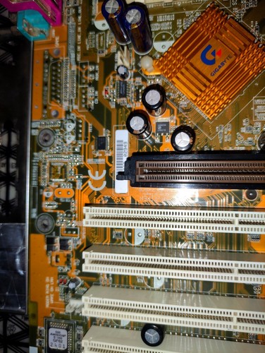 Gigabyte GA-7IXEH VIA KT133E Socket 462 Motherboard - Picture 9 of 13