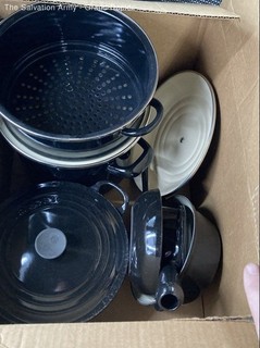 Le Creuset Collectible Kitchen Cookware Round Dutch Oven And Pan Mixed Lot