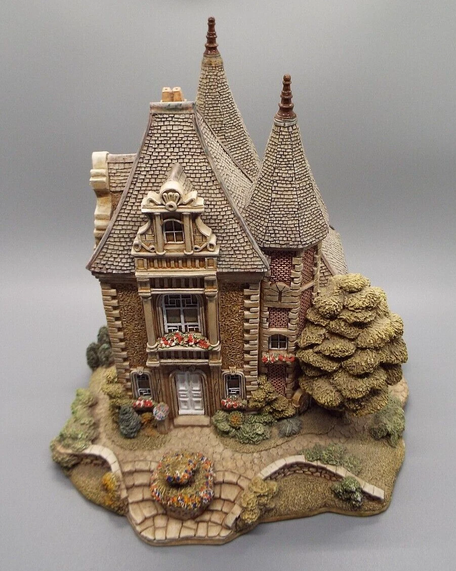 VINTAGE LILLIPUT LANE 17 cm. 'LE MANOIR DE CHAMPFLEURI'