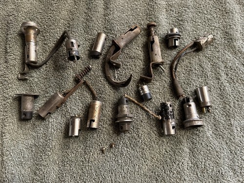 EARLY 1900’s Vintage Automobile Electric Connectors Plugs Sockets Light Parts - Picture 13 of 24