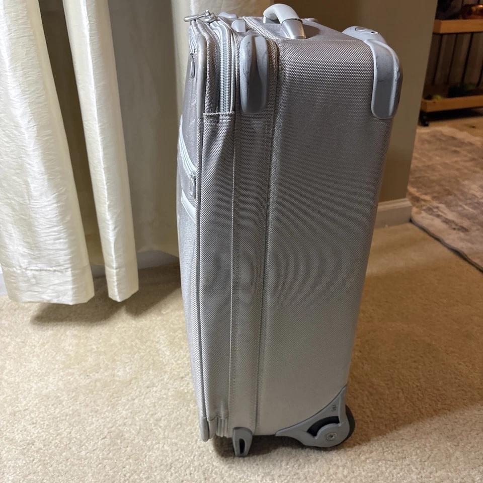 Briggs & Riley Ballistic Nylon 22" Upright Expandable Wheeled Carry-On Suitcase - Image 4 of 4