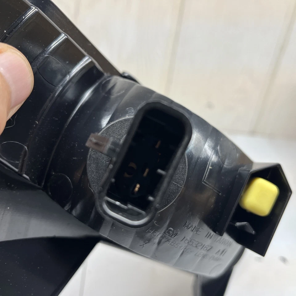 Buick LaCrosse LH 2005-2009 marcador de esquina delantera señal de giro lámpara OEM Foto 2 de 4