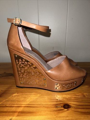 Vince Camuto VC Syla3 braune Keilsandale mit goldenen Metallbeschlägen Akzenten Größe 9B - Bild 9 von 18