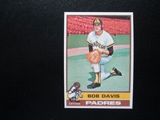 BOB DAVIS 1976 TOPPS ROOKIE BASEBALL CARD # 472 NM UPPER GRADE. rookie card picture