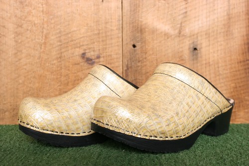 Mulas de charol SANITA amarillo estampado de cocodrilo 39 EUR | US 8-8,5 - Hechas en Polonia - Imagen 2 de 10