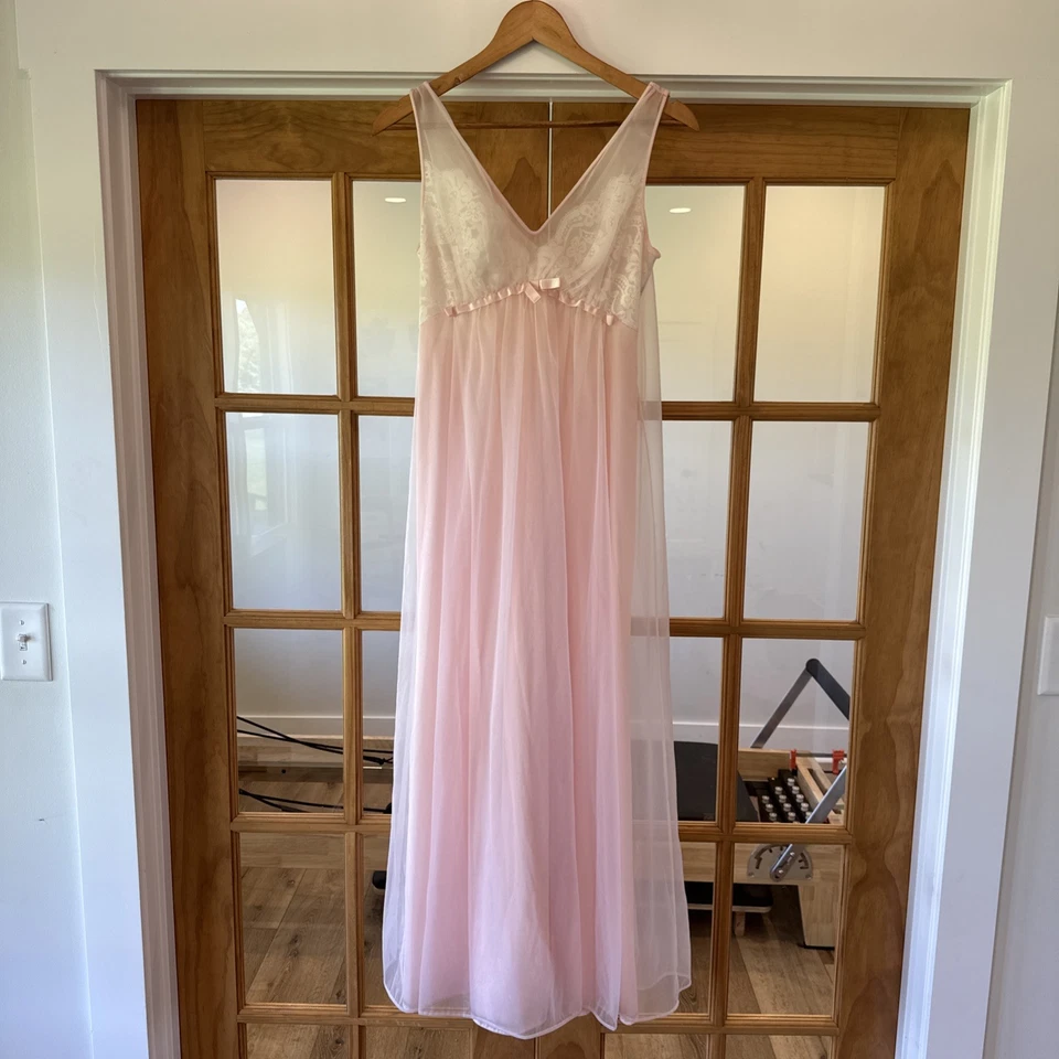 Vanity Fair Peignoir Set Mujer 32 Rosa Nylon Encaje Largo Completo Vestido De Colección Boudoir Foto 2 de 4