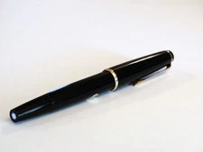 MONTBLANC 34 FOUNTAIN PEN IN BLACK WITH GOLD TRIM & 14K SOLID GOLD SIZE F NIB