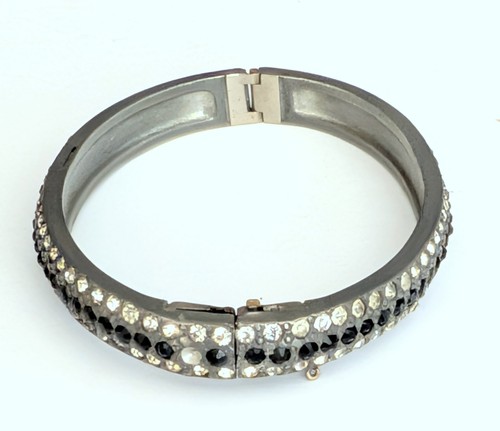Lovely Antique Art Deco Pot Metal Black & Clear Stones Hinged Bangle Bracelet - Picture 4 of 6