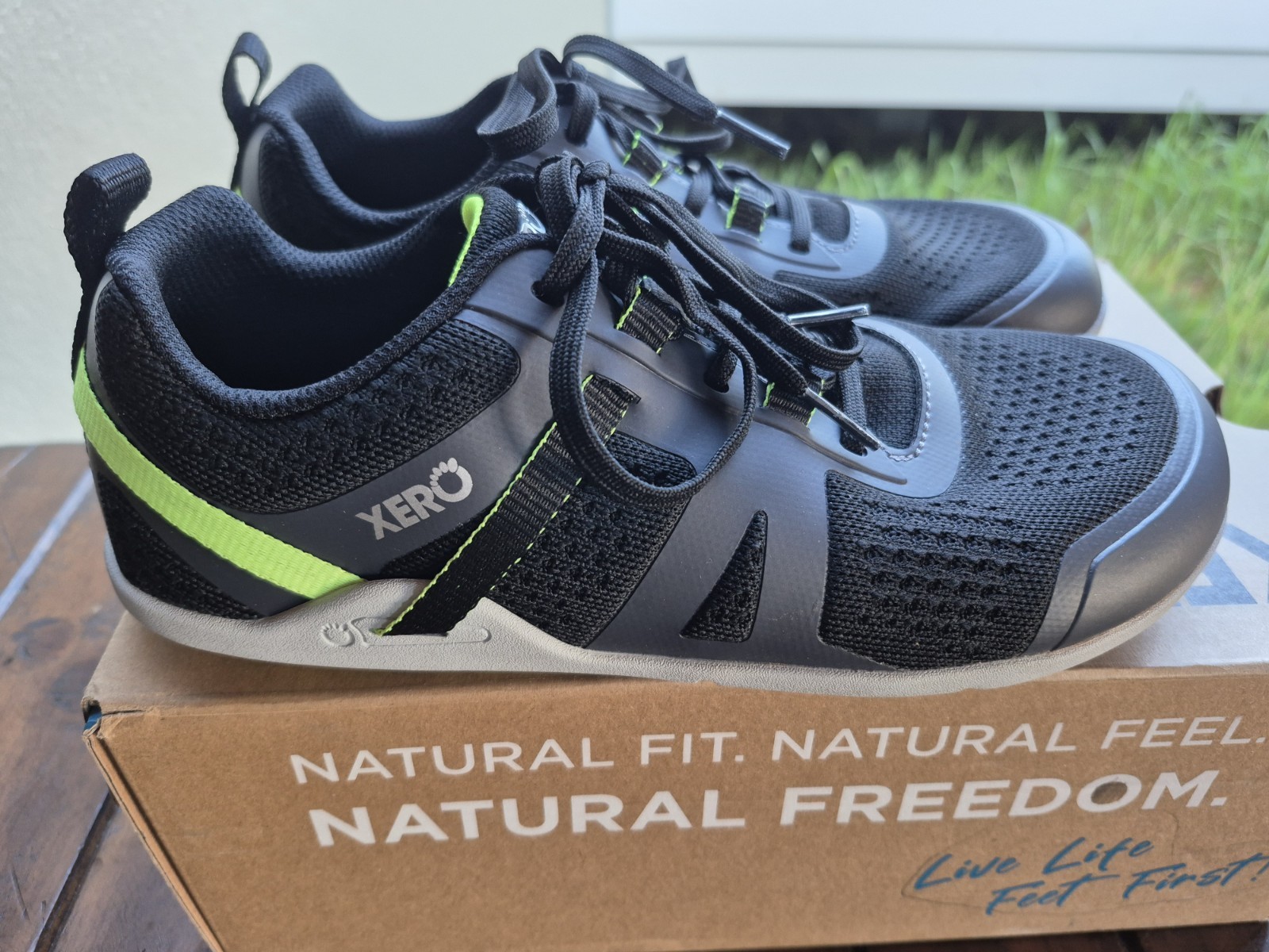 Xero Prio Neo White Barefoot Lace-Up Shoes Women's Size 8.5 Excellent Condition