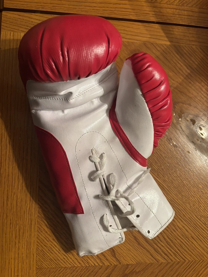 Marvelous Marvin Hagler Autographed Boxing Glove PSA Authenticated - Image 2 of 2