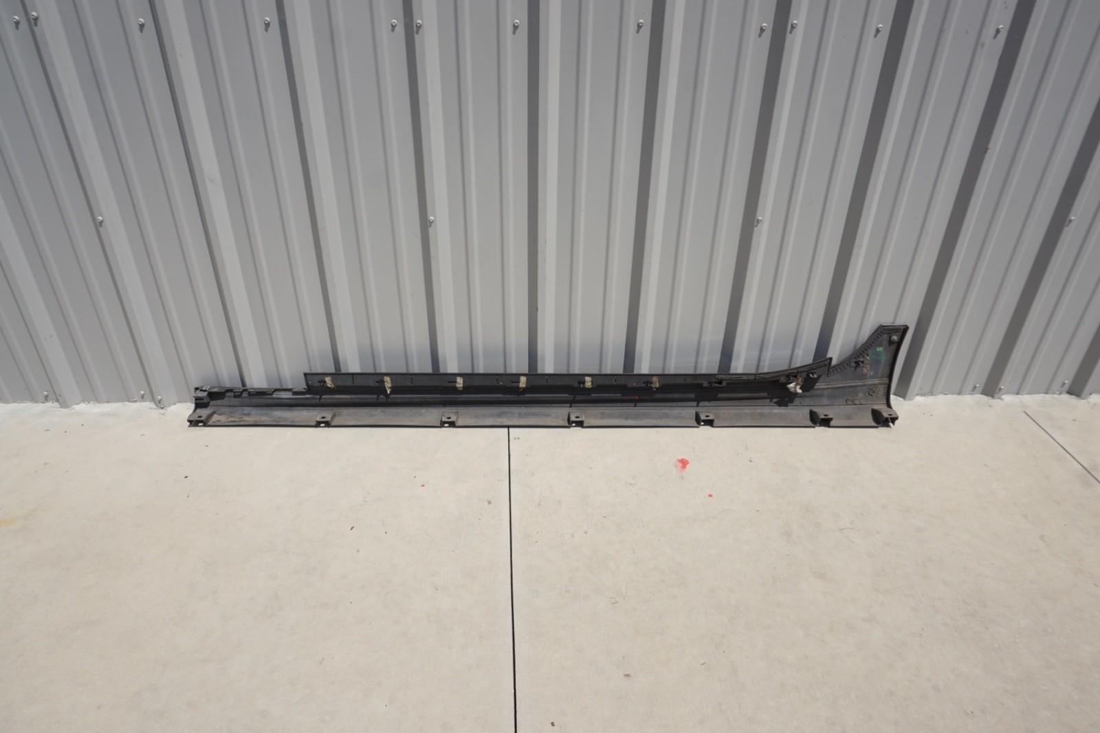 14-17 Maserati Ghibli Right Passenger Side Rocker Skirt Molding Trim Panel OEM
