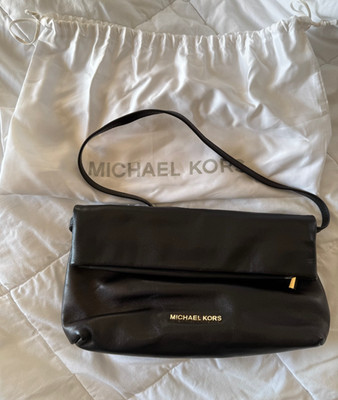 Michael Kors DARIA Black Leather Folding Clutch Slouchy Dust bag Strap Excellent