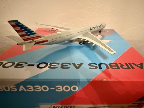 1/400 NG Models American Airlines Airbus A330-300 - Picture 3 of 7