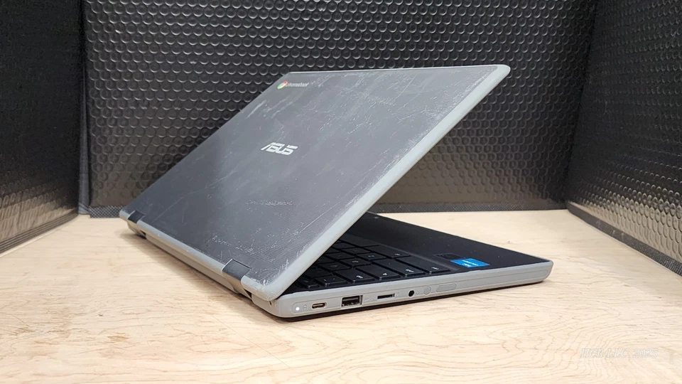 Chromebook resistente Asus 11,6" CR1 CR1100CK* CPU Intel N5100 | 4 GB DDR4 | 32 GB Foto 4 de 4