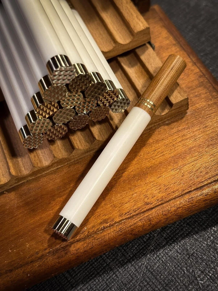 Black Cross LTD JRW Gear Ritual Soviet Lino Latón Curador EDC Cigarrillo Artesanal Foto 3 de 4