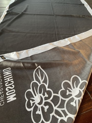 MOSCHINO Cheap & Chic 100% Silk Scarf 26” x 69” Black/white Italy FLAW - 第 5/8 張圖片