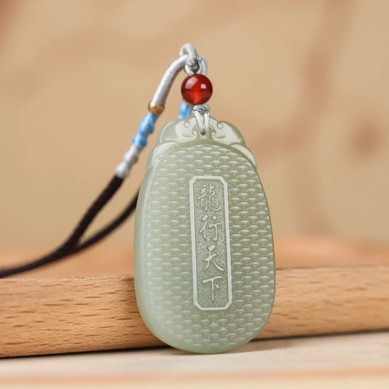 Pingente de colar dragão esculpido à mão verde gelado jade natural certificado 龙行天下 - Imagem 4 de 4