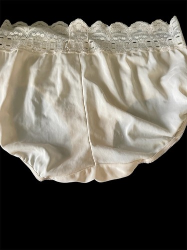 Olga Women's Secret Hug Scoop Hipster Panty Nude SZ 6 Med - Picture 2 of 3