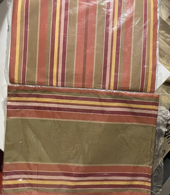 The Pampered Chef Reversible Rectangular Placemat Set of 2 and 1 Table Runner