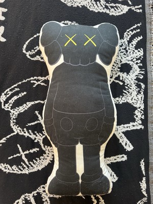 希少　kaws original fake cushion pillow s-l400.jpg