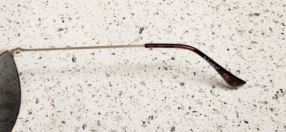 Lentes negras Timberland estilo aviador monturas plateadas usadas de uso pesado Foto 4 de 4