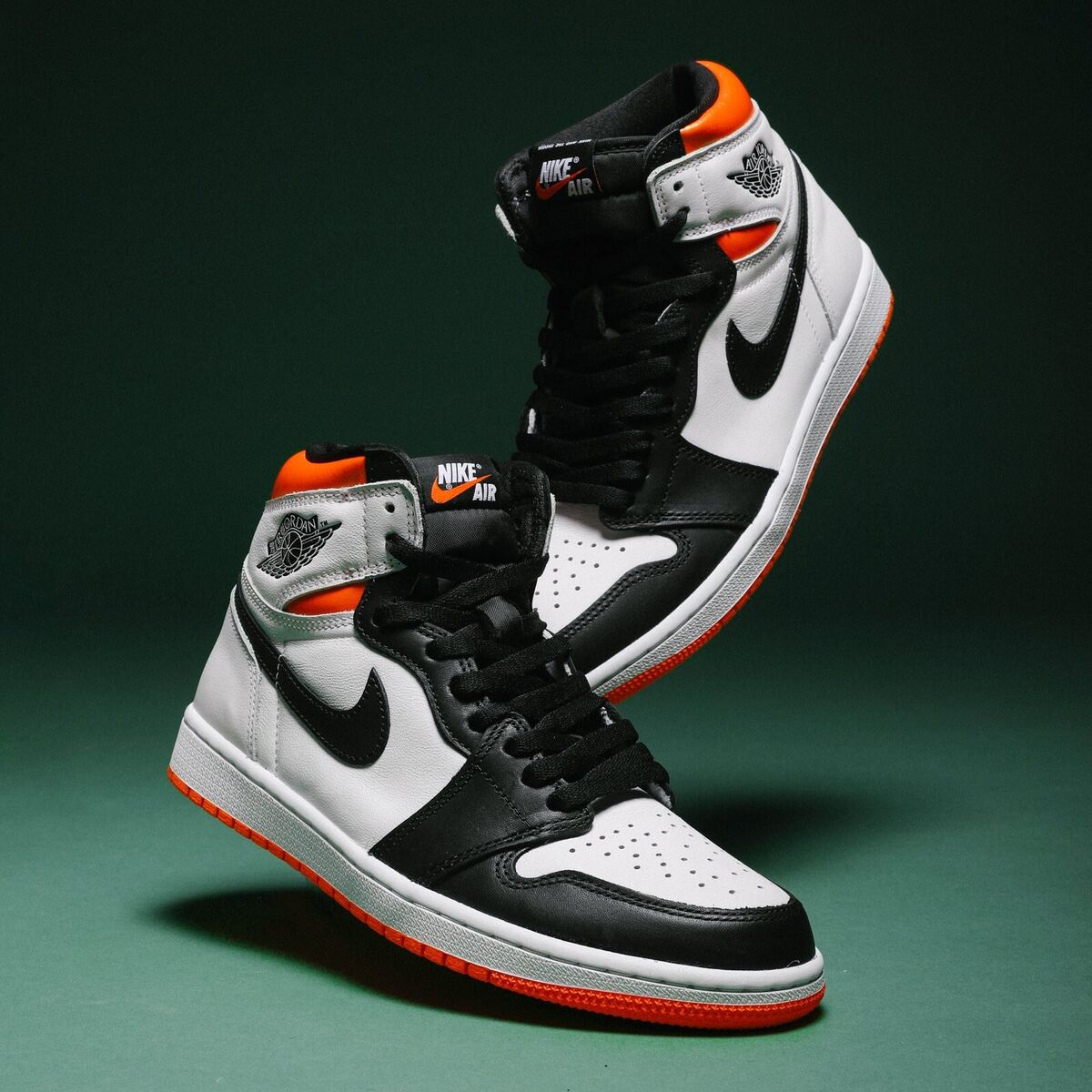 AIR JORDAN 1 RETRO HIGH OG ELECTRIC ORANGE 575441-180 Size AIR JORDAN 1 RETRO HIGH OG ELECTRIC ORANGE 575441-180 Size